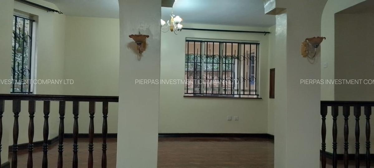 5 Bed Townhouse with En Suite in Lavington - 6