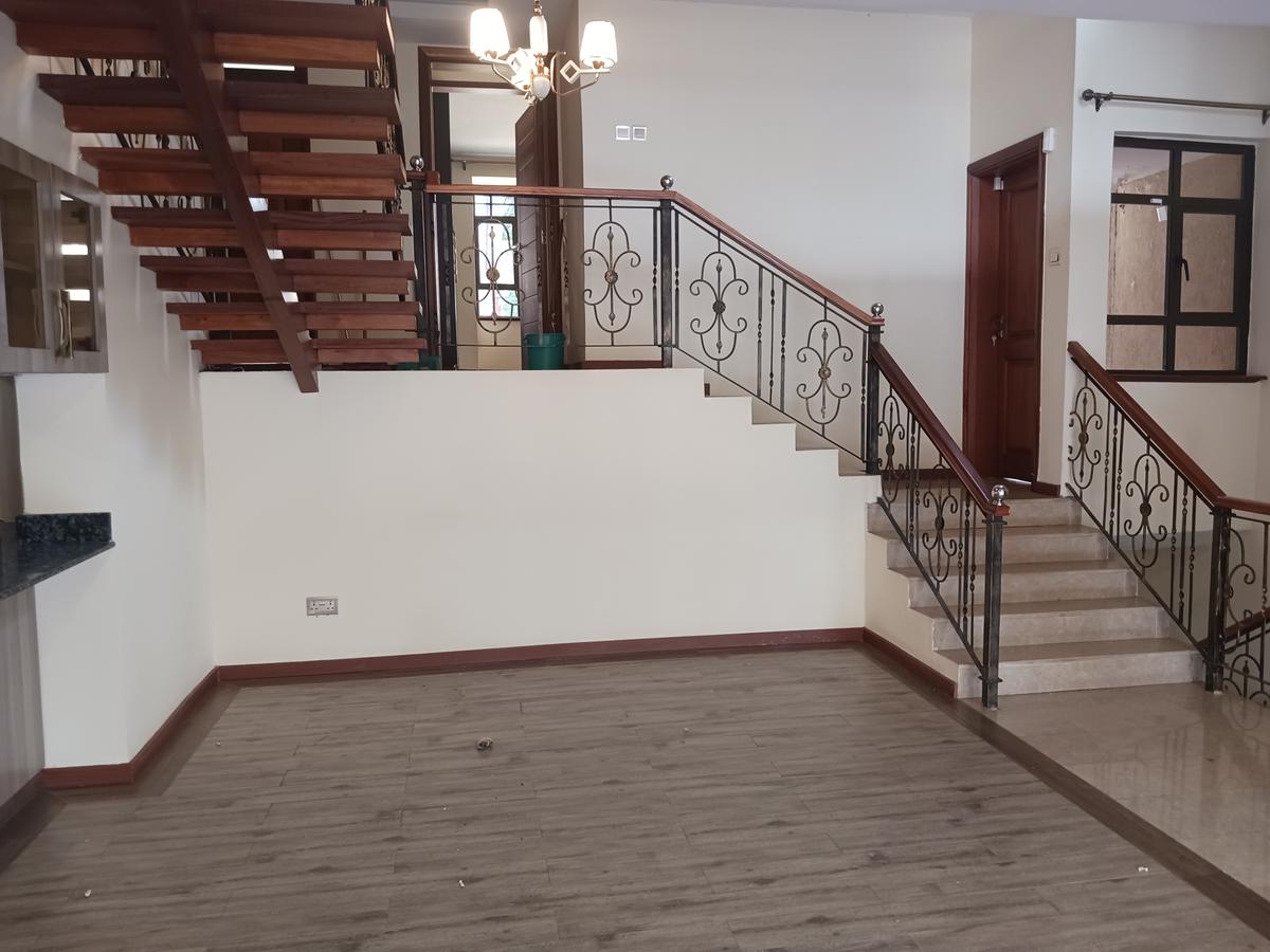 5 Bed House with En Suite at Lavington - 16