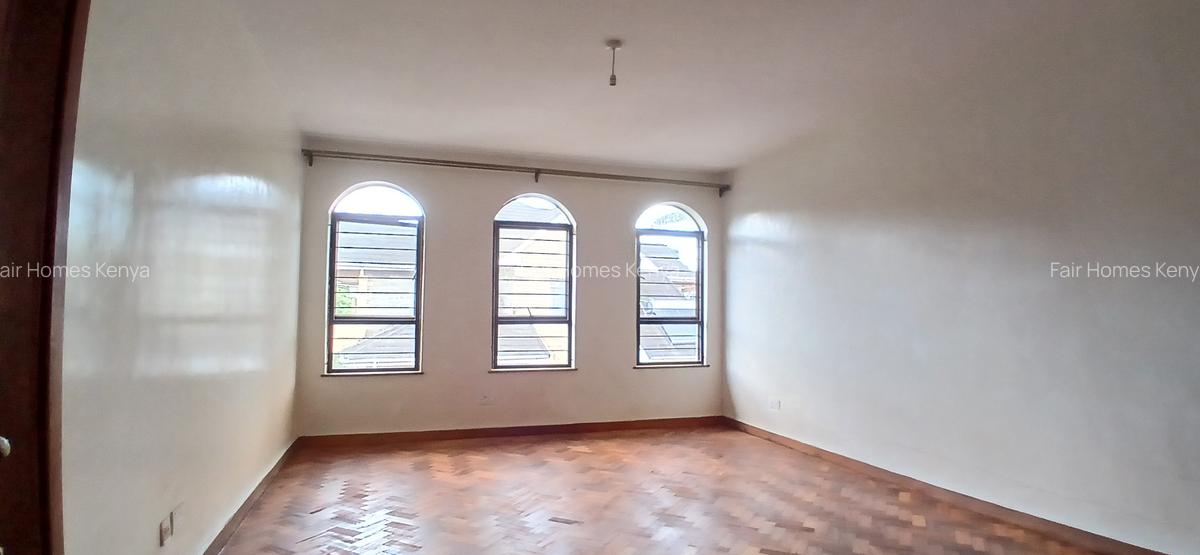 5 Bed Townhouse with En Suite at Lavington Green - 8