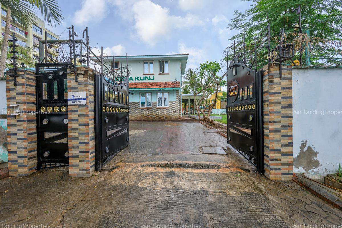 6 Bed House with En Suite in Kizingo - 10