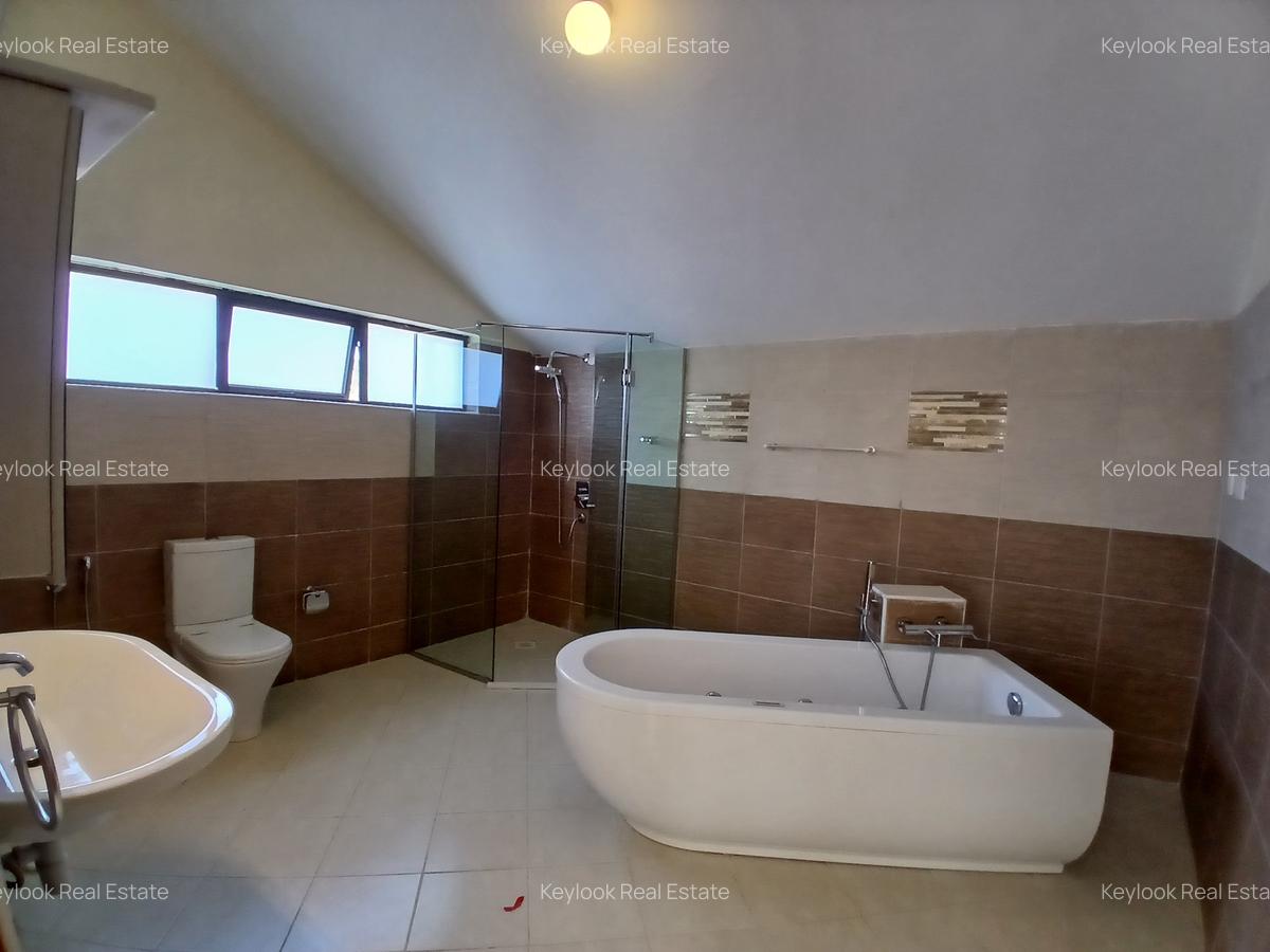 5 Bed Townhouse with En Suite at Gravelia Groove - 8