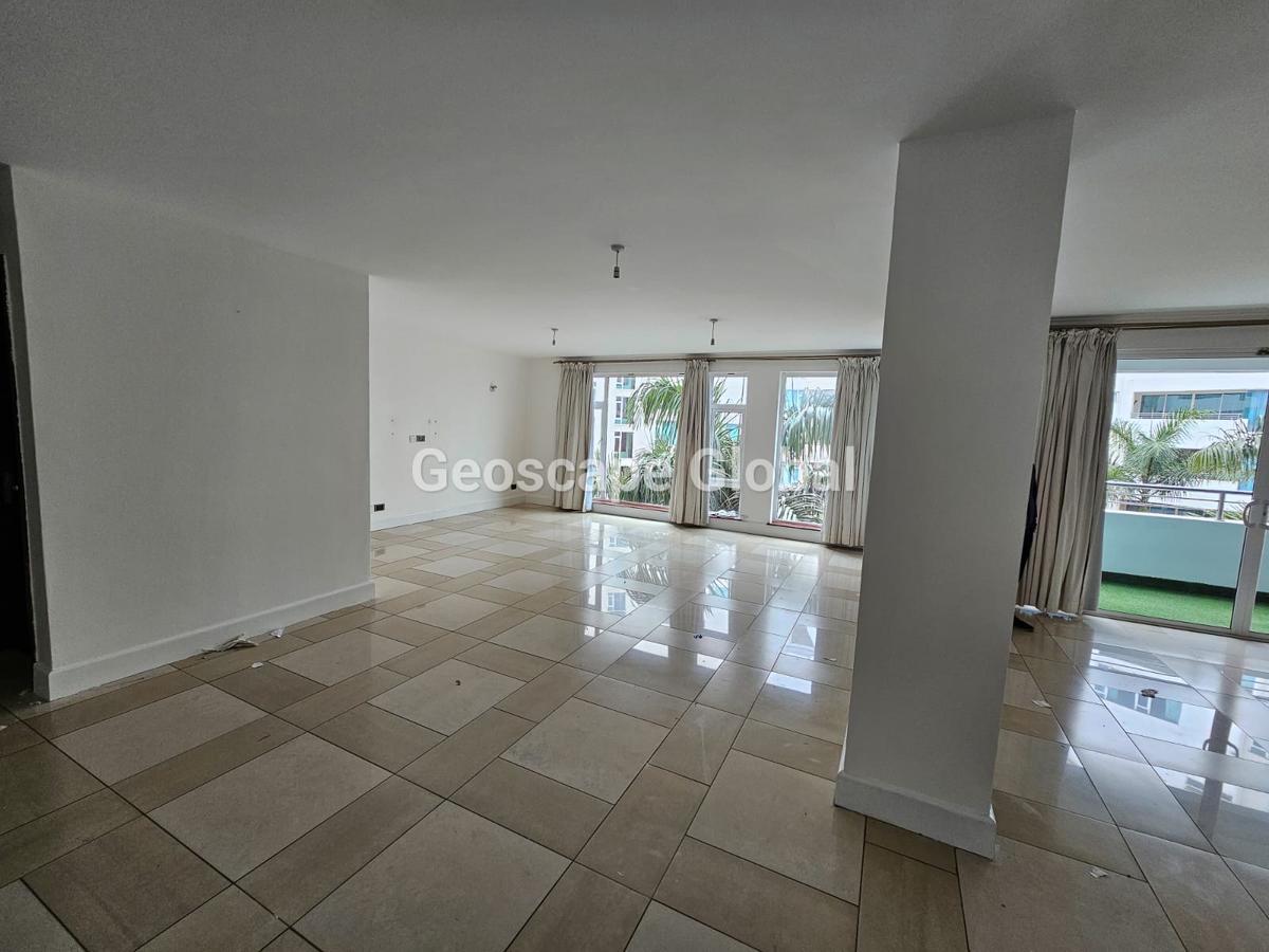 3 Bed Apartment with En Suite in Riverside - 10