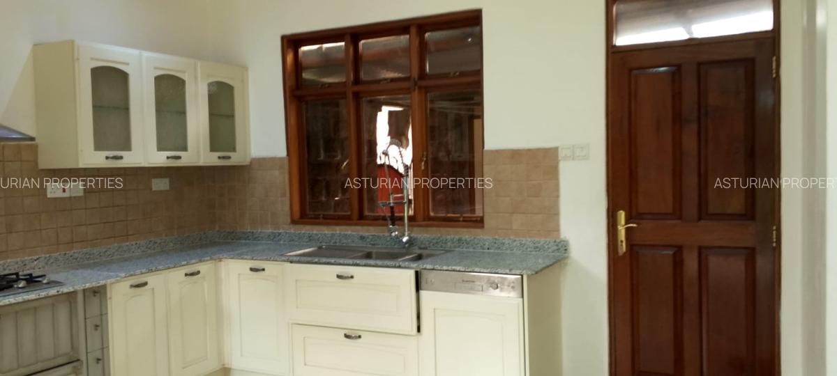 5 Bed Townhouse with En Suite in Karen - 18