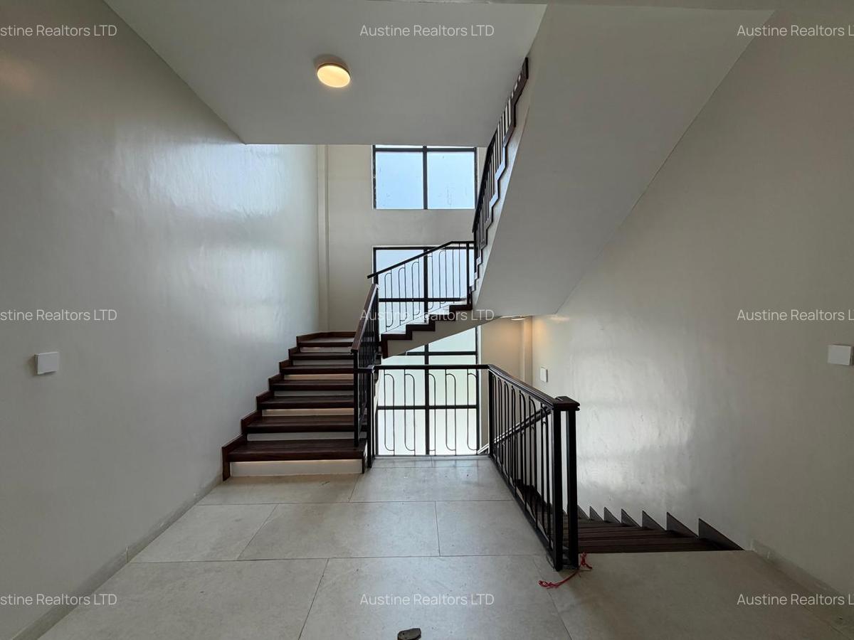 5 Bed Townhouse with En Suite in Lavington - 11