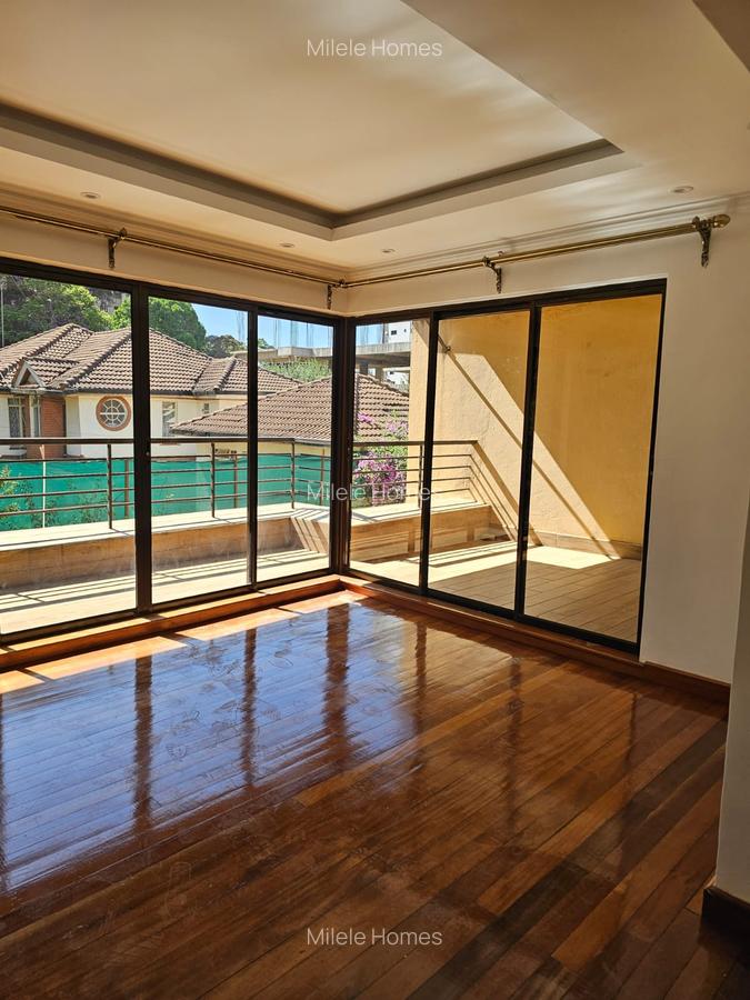 4 Bed Townhouse with En Suite at Valley Arcade - 5