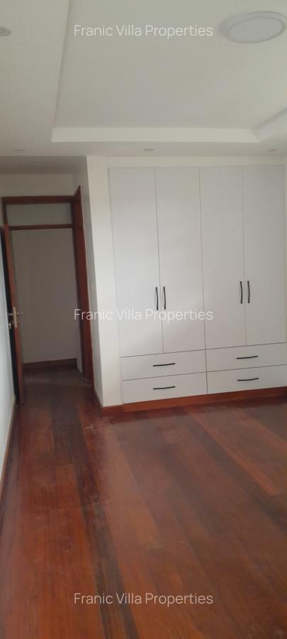3 Bed House with En Suite at Nyari - 3