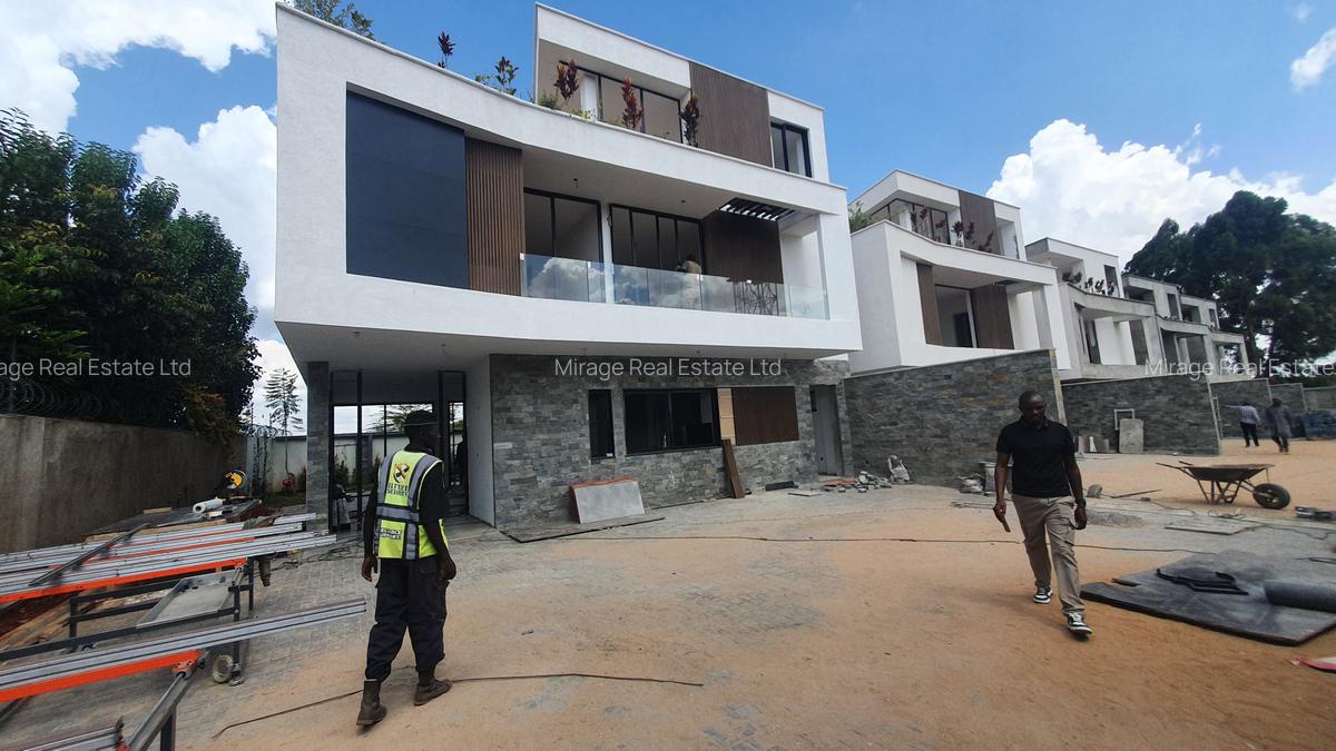 4 Bed Villa with En Suite in Runda - 2