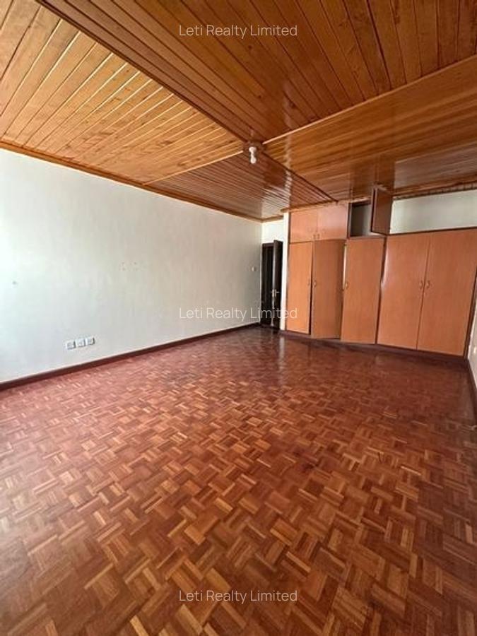 5 Bed Townhouse with En Suite in Lavington - 5