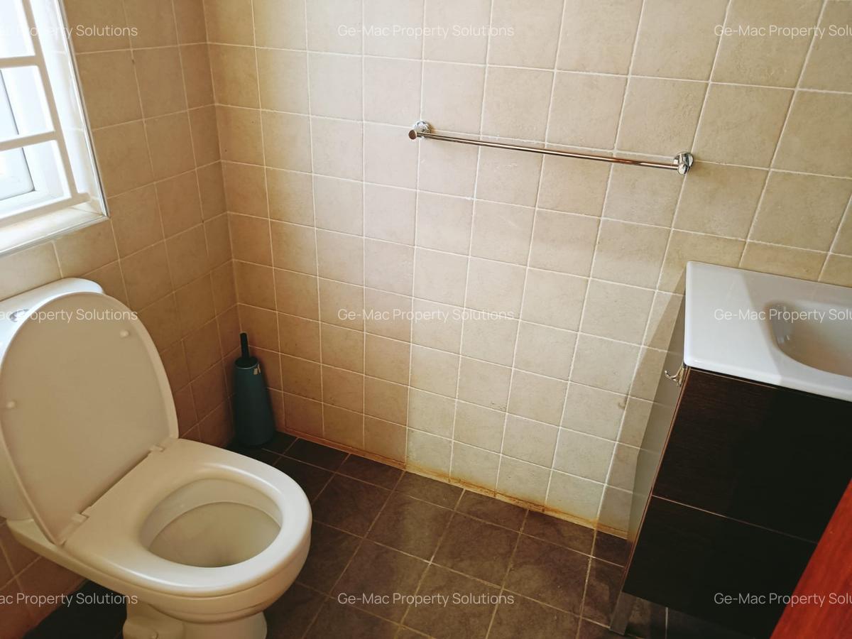 5 Bed House with En Suite in Rosslyn - 18