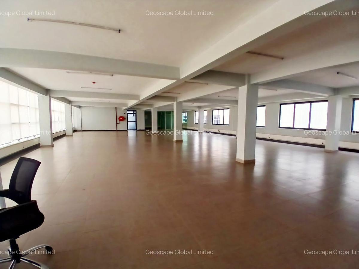 15,000 ft² Warehouse with Backup Generator in Kiambu Road - 15