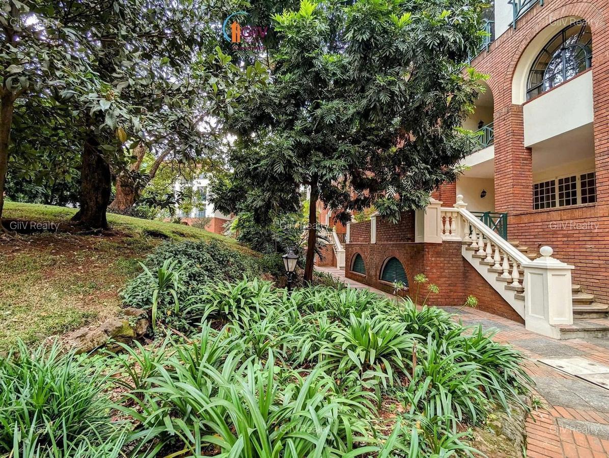 3 Bed Apartment with En Suite in Riverside - 1