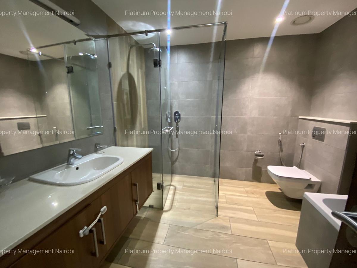 4 Bed Apartment with En Suite at Parklands Rd - 11