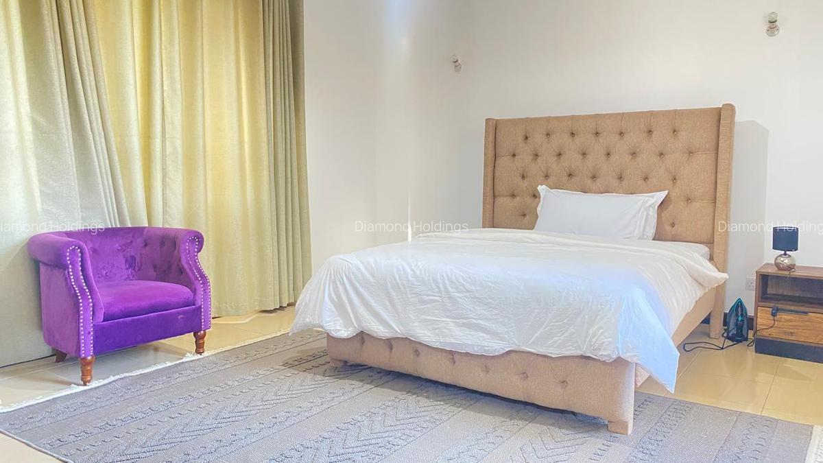 Serviced 2 Bed Apartment with En Suite at Brookside - 3