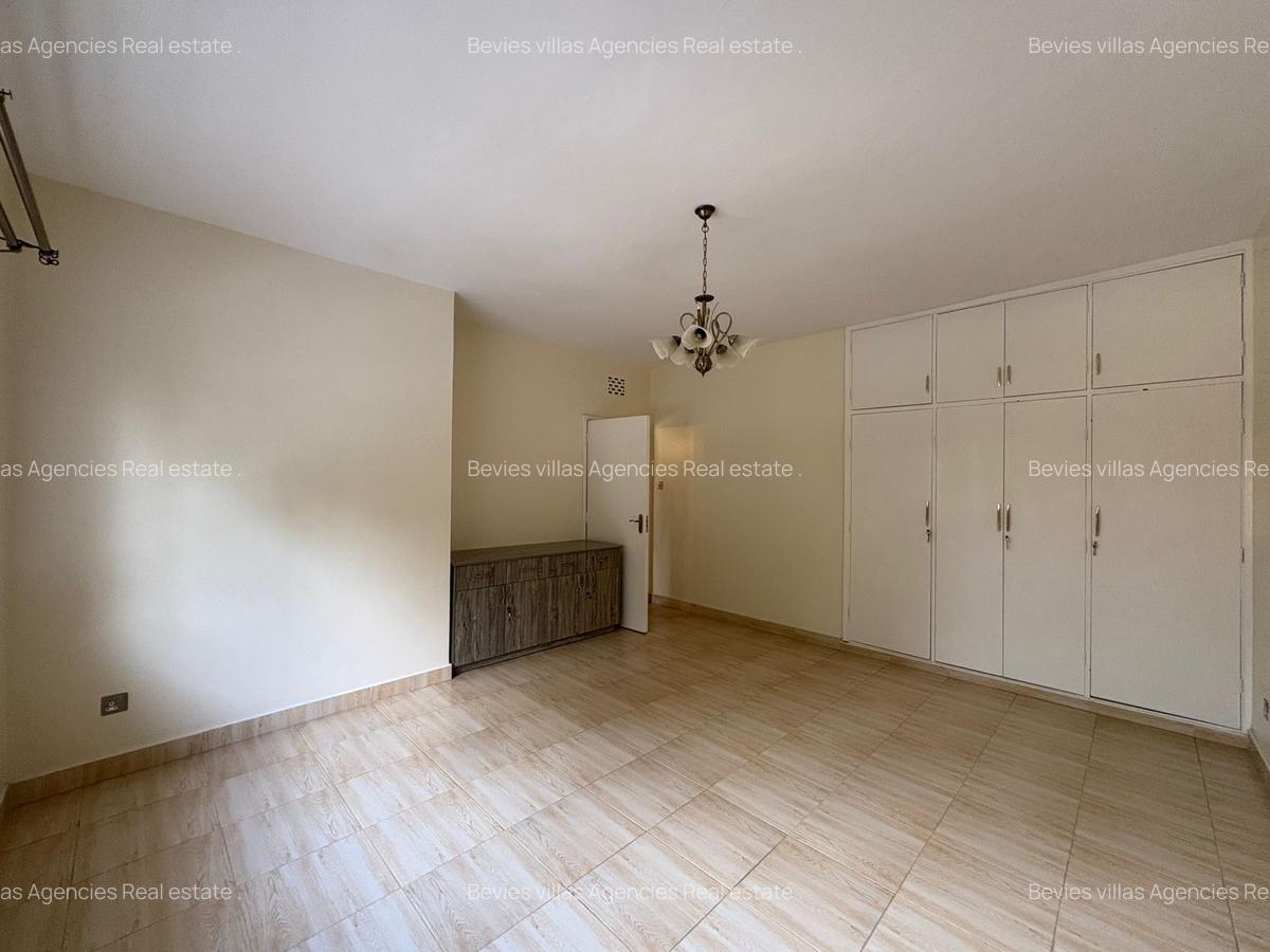 5 Bed Townhouse with En Suite at Riverside Drive - 9