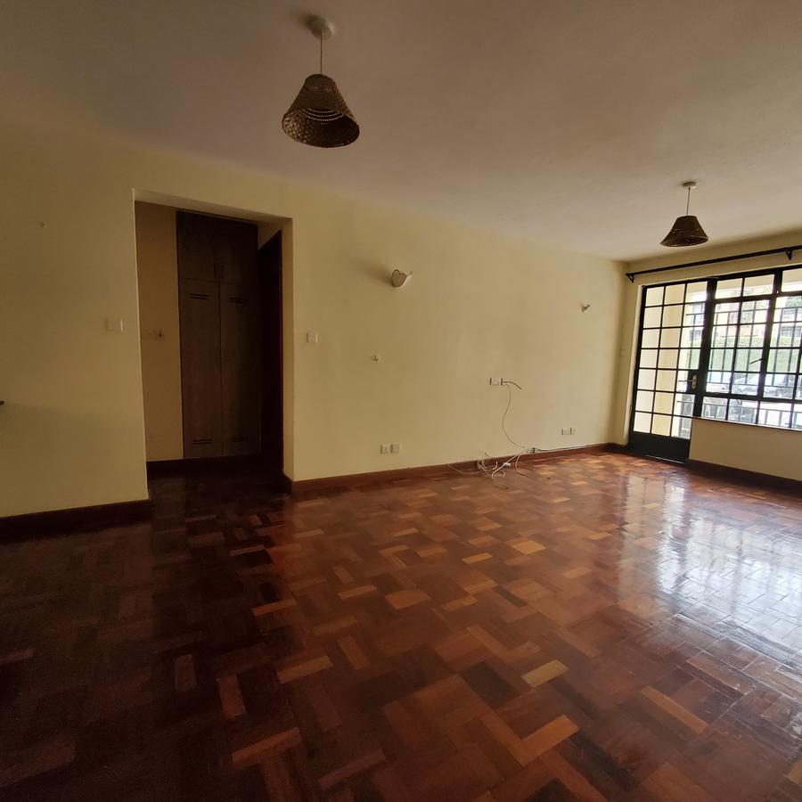 2 Bed Apartment with En Suite at Riverside Drive - 10