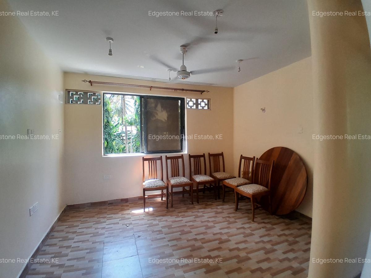 2 Bed Apartment with En Suite in Shanzu - 4