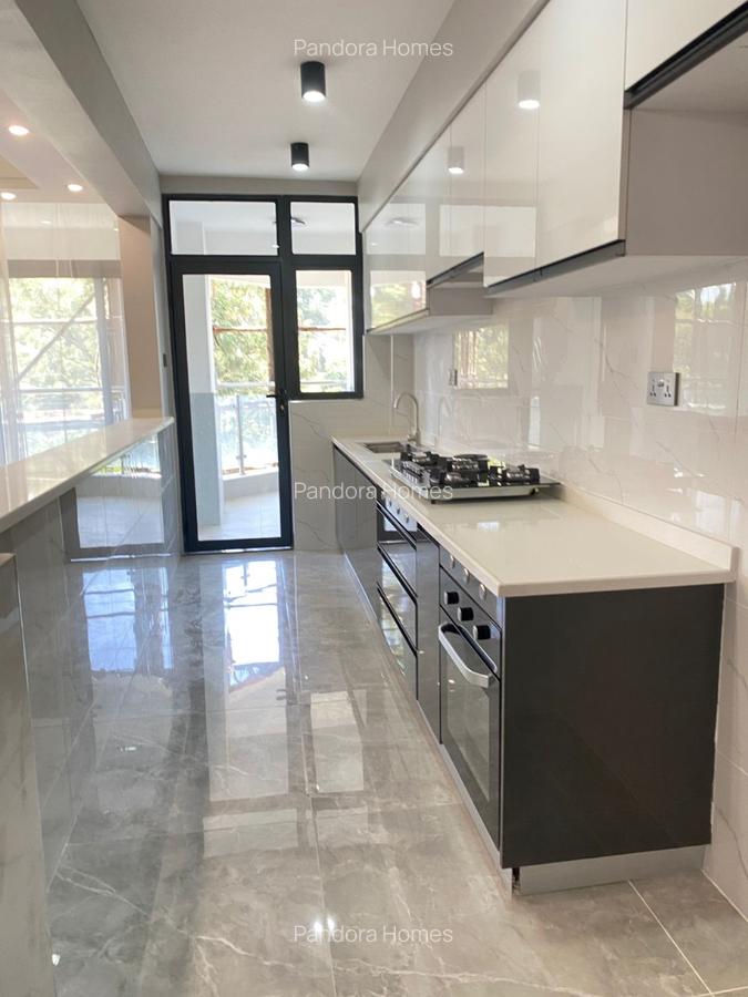 3 Bed Apartment with En Suite at - 6