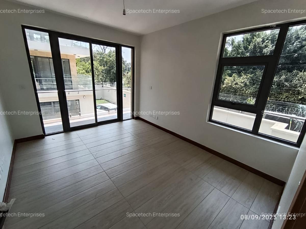 5 Bed Townhouse with En Suite in Lavington - 9