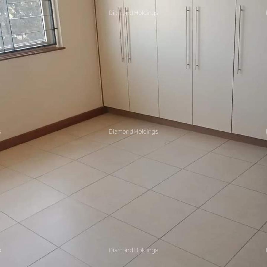 4 Bed Apartment with En Suite at Parklands - 6