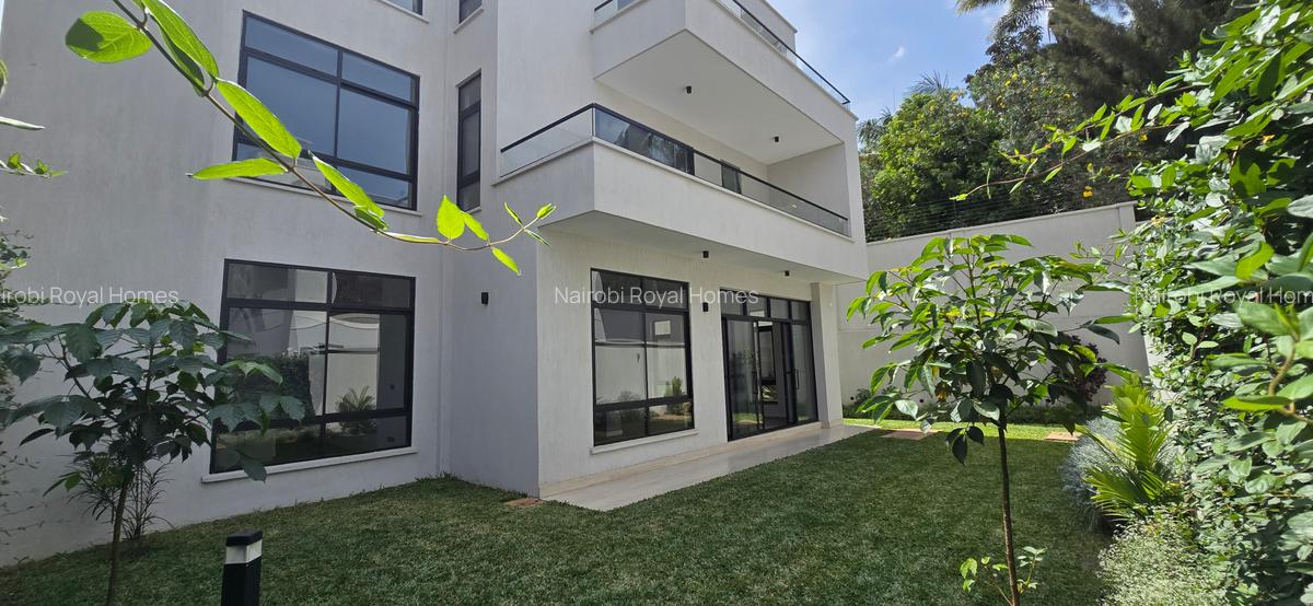 5 Bed Townhouse with En Suite at Lavington Green - 5