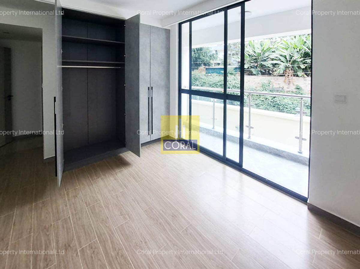 2 Bed Apartment in Riverside - 11