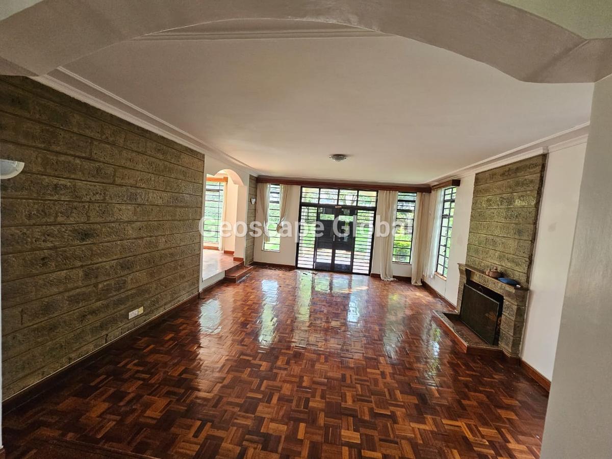 4 Bed House with En Suite in Rosslyn - 4