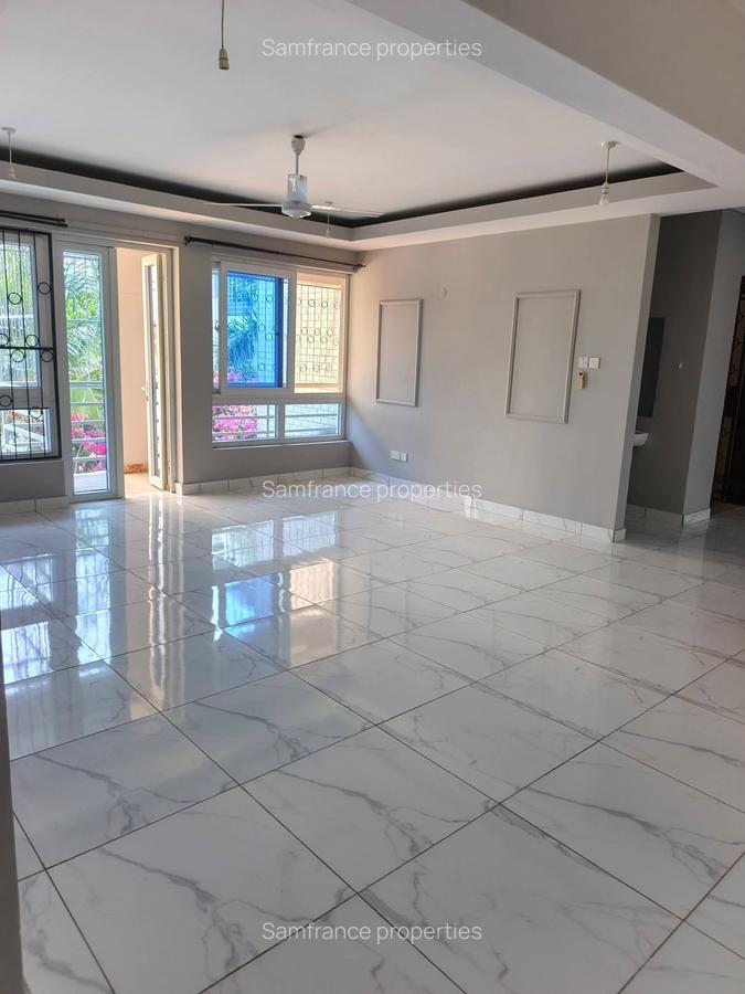 Serviced 3 Bed Apartment with En Suite at 3Rd Avenue - 5