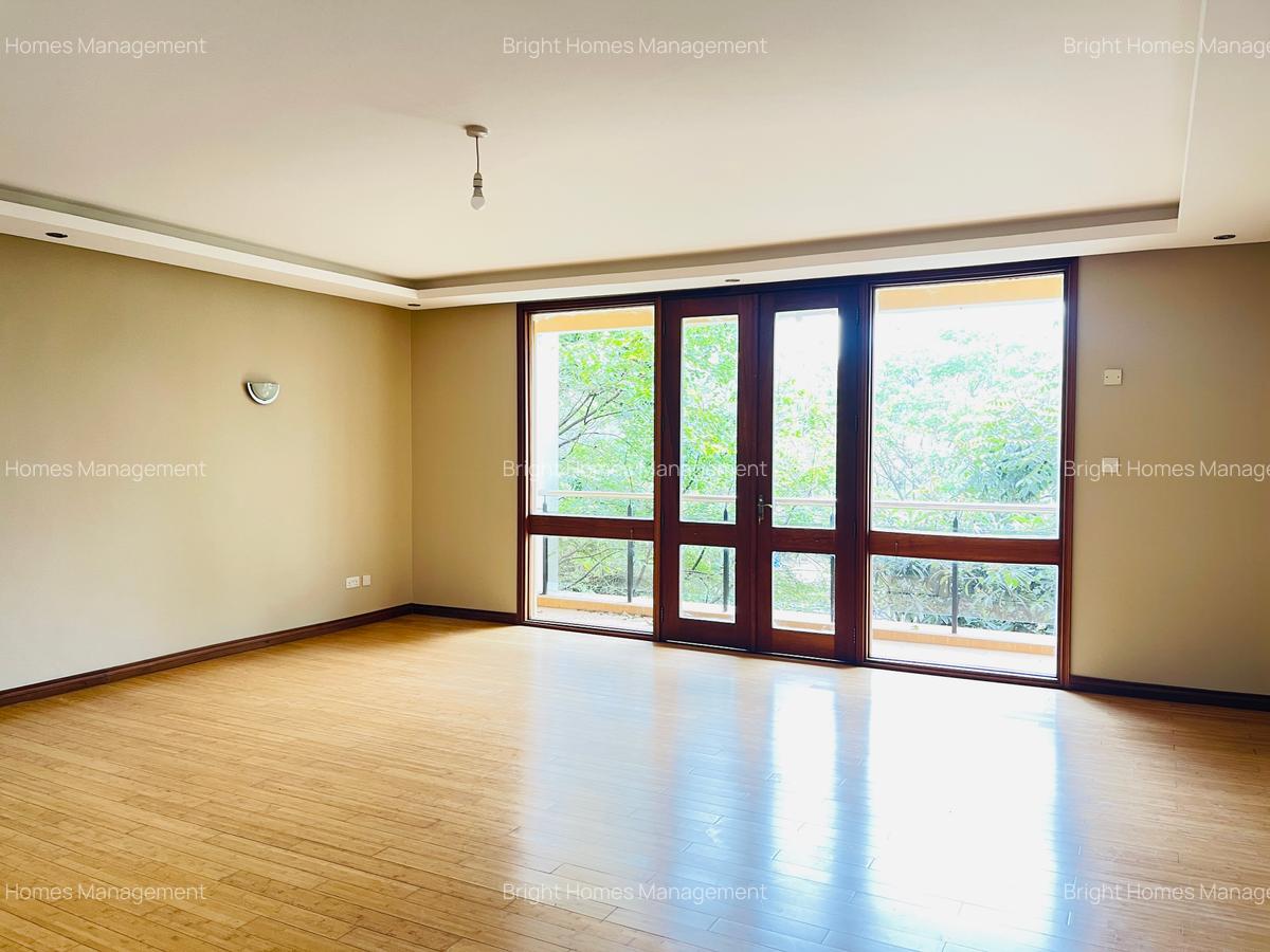 4 Bed Apartment with En Suite in Riverside - 15