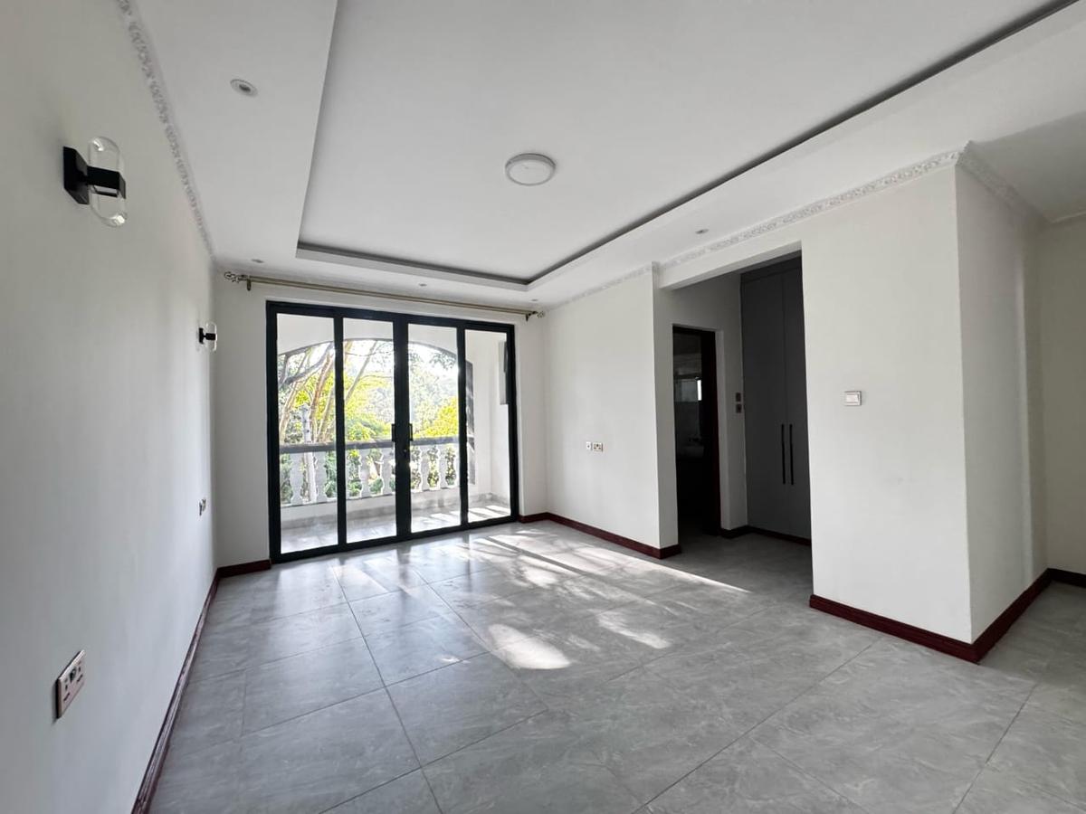 5 Bed Townhouse with En Suite in Lavington - 11