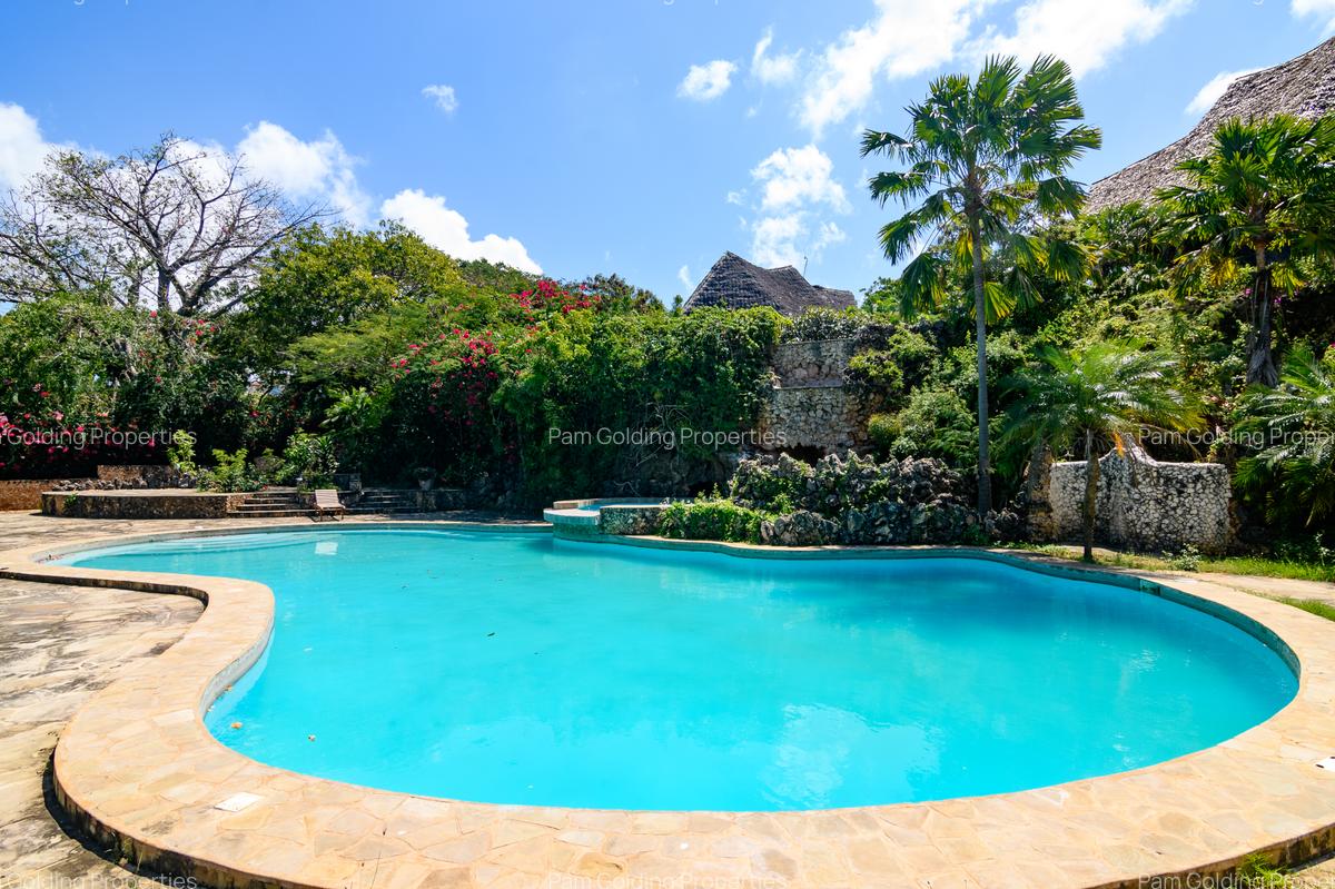 2 Bed Villa with Swimming Pool at Golf Coarse Road - 4