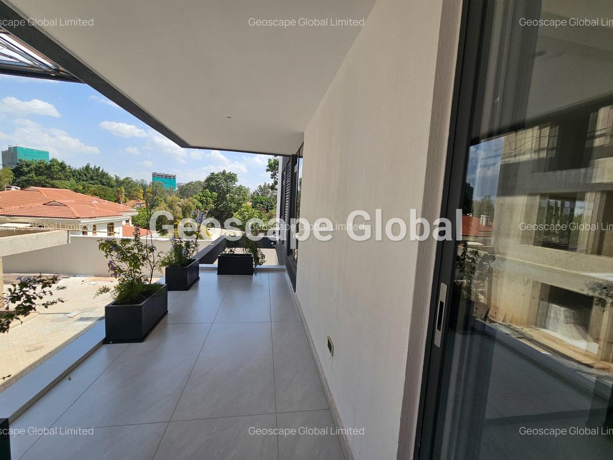 5 Bed Townhouse with En Suite in Lavington - 2