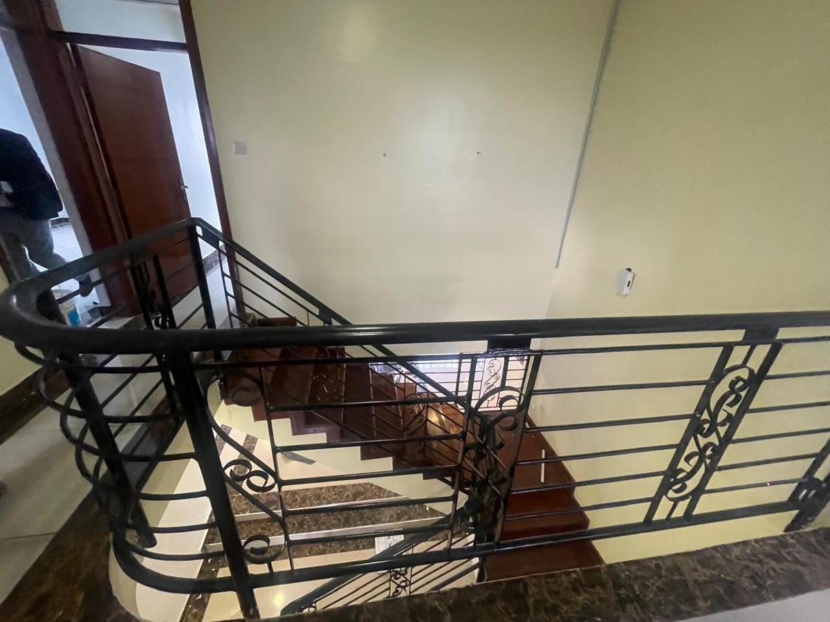 6 Bed Townhouse with En Suite at Kirawa Road - 9