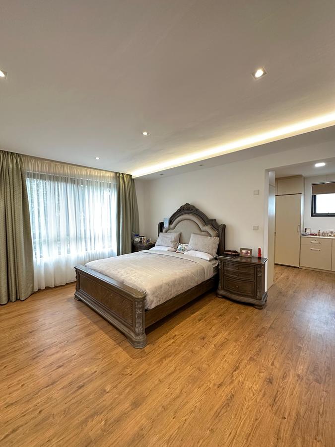 5 Bed Townhouse with En Suite in Westlands Area - 11