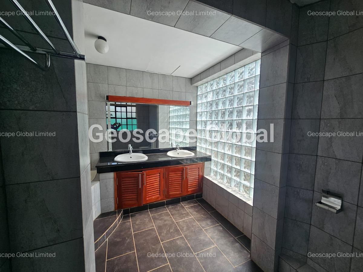 4 Bed House with En Suite in Runda - 13