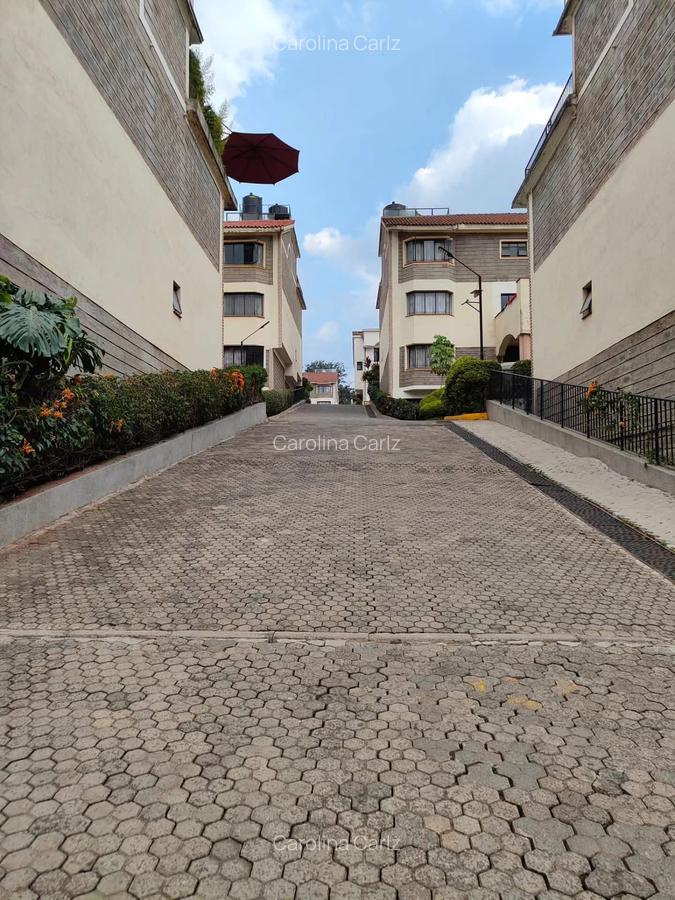 4 Bed Townhouse with En Suite in Brookside - 2