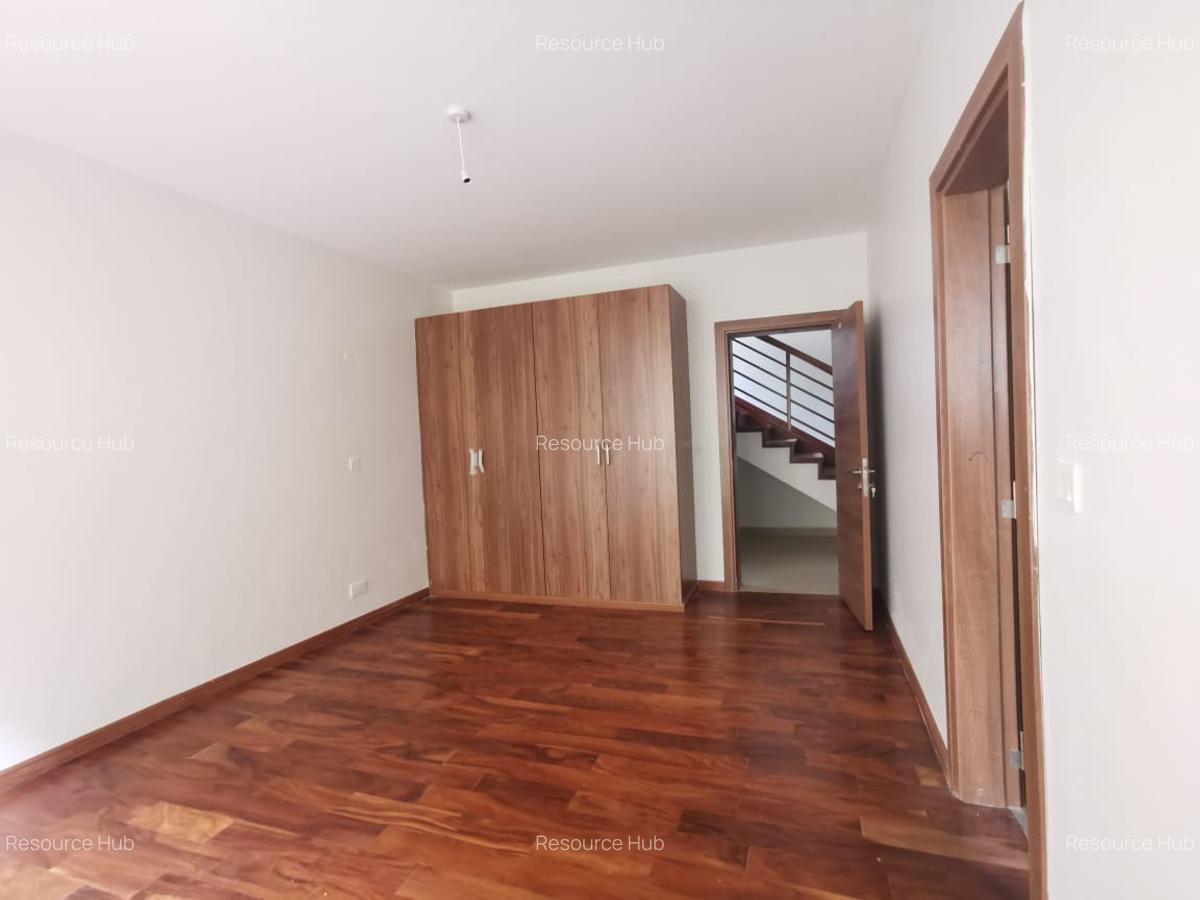 5 Bed Townhouse with En Suite at Lavington Green - 4