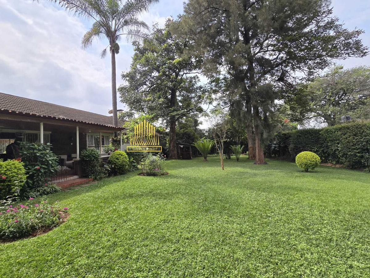 4 Bed House with En Suite in Lavington - 3