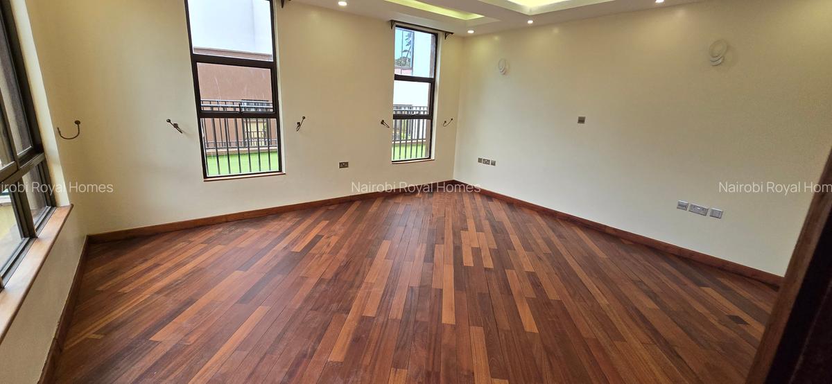 5 Bed Townhouse with En Suite at Lavington Green - 20