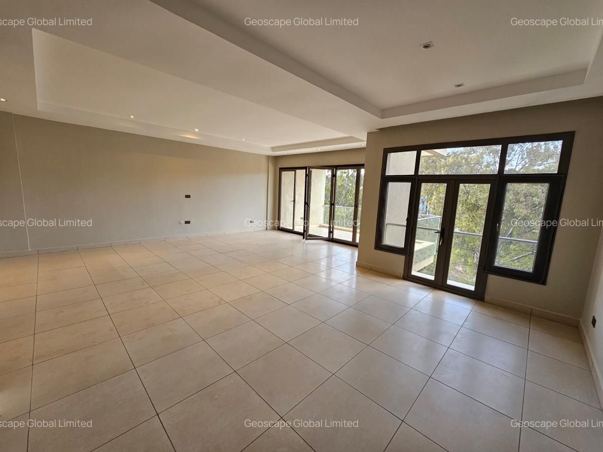 3 Bed Apartment with En Suite in Riverside - 3