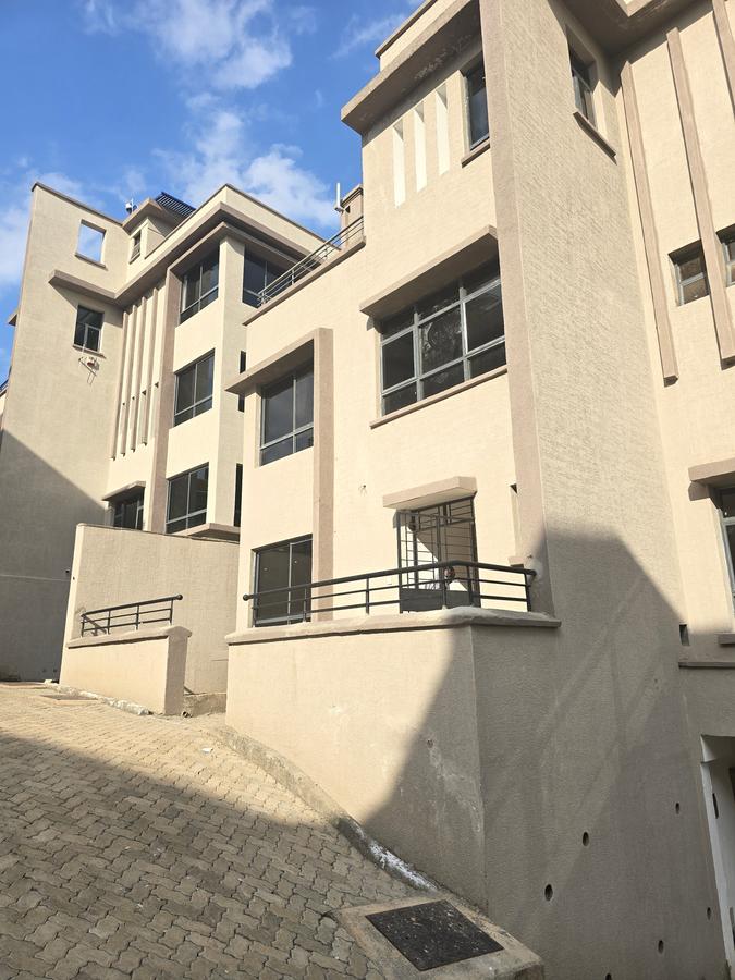 5 Bed Townhouse with En Suite at Kabasiran Avenue - 2