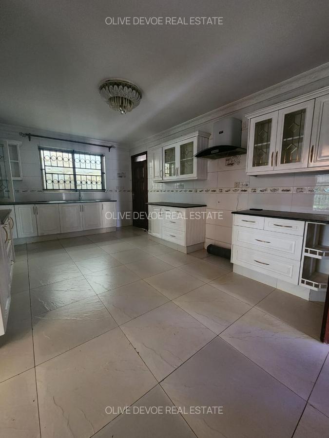 4 Bed Townhouse with En Suite in Lavington - 7