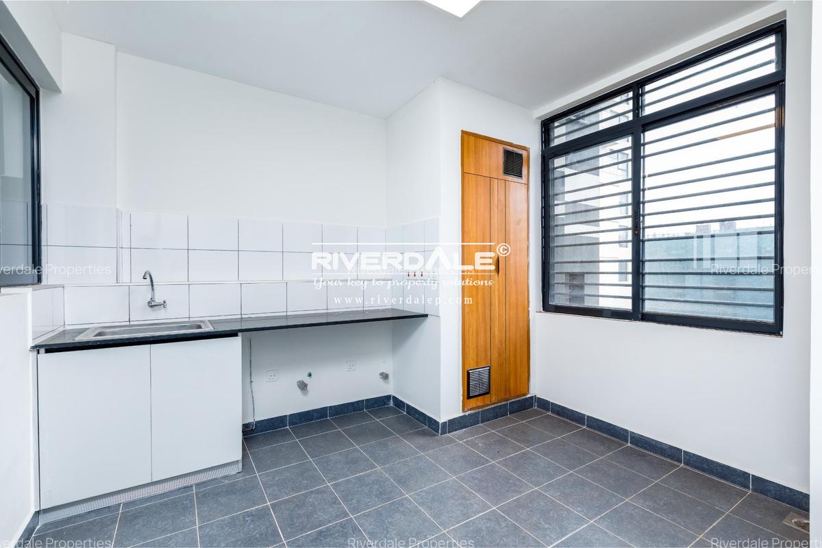 4 Bed Apartment with En Suite in Parklands - 4