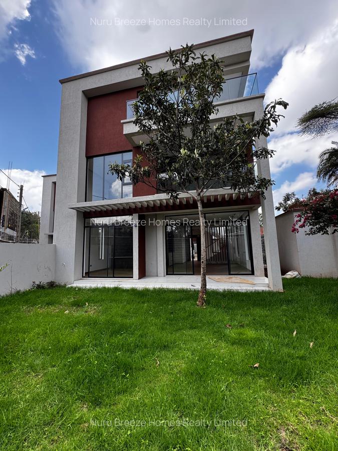 5 Bed Townhouse with En Suite in Lavington - 1