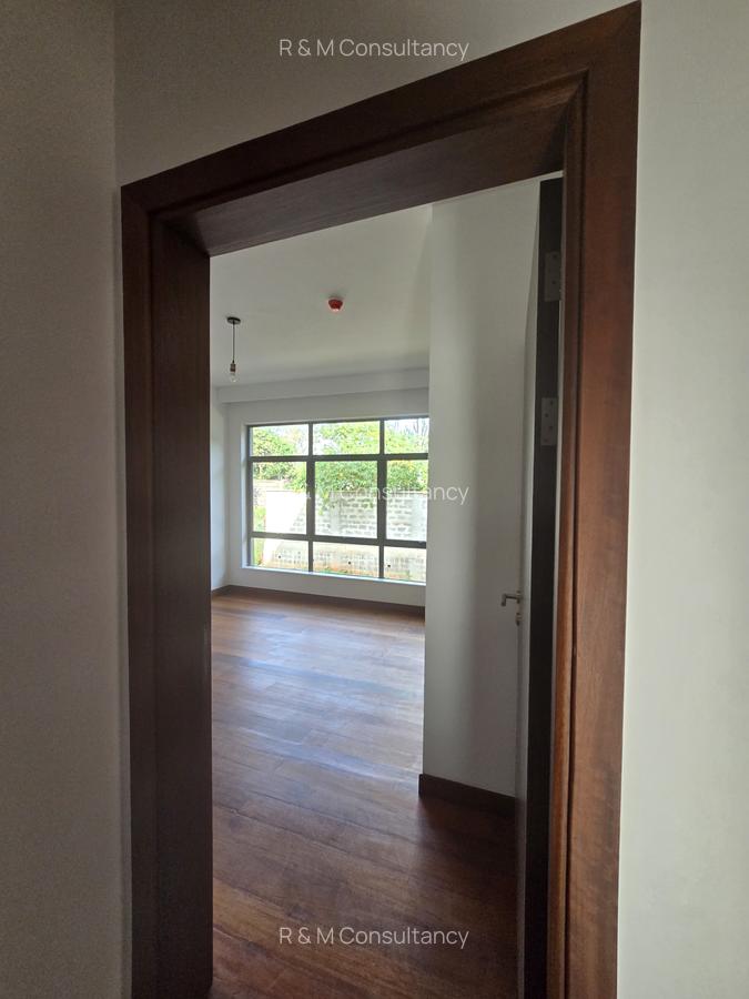 4 Bed House with En Suite at Two Rivers Mall - 3