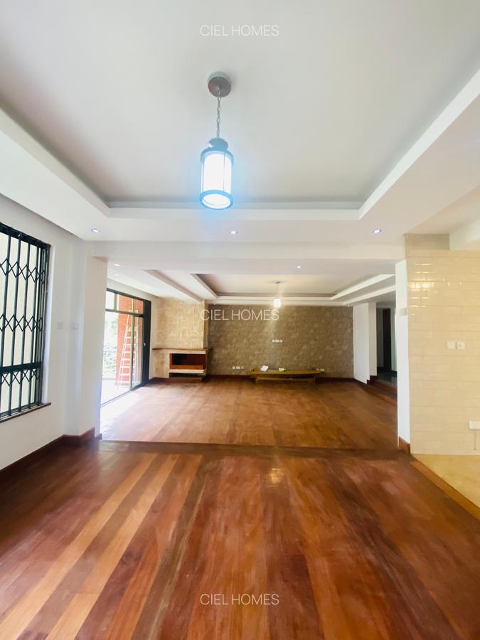 5 Bed Villa with En Suite in Lavington - 2