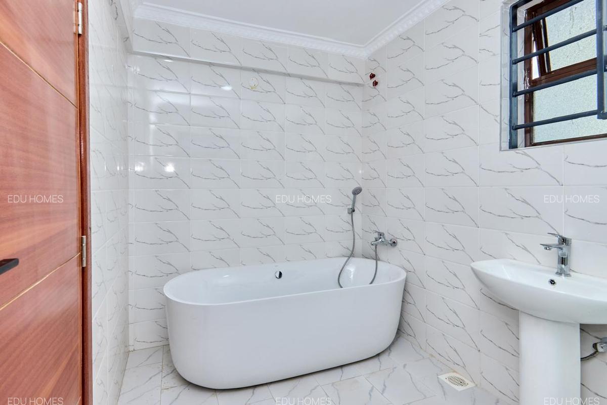 5 Bed Townhouse with En Suite at Maiyan - 4