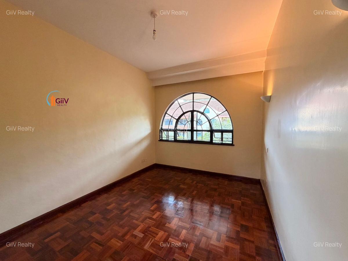 4 Bed Apartment with En Suite in Riverside - 8
