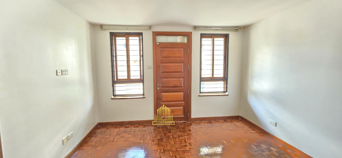 5 Bed Townhouse with En Suite in Lavington - 4