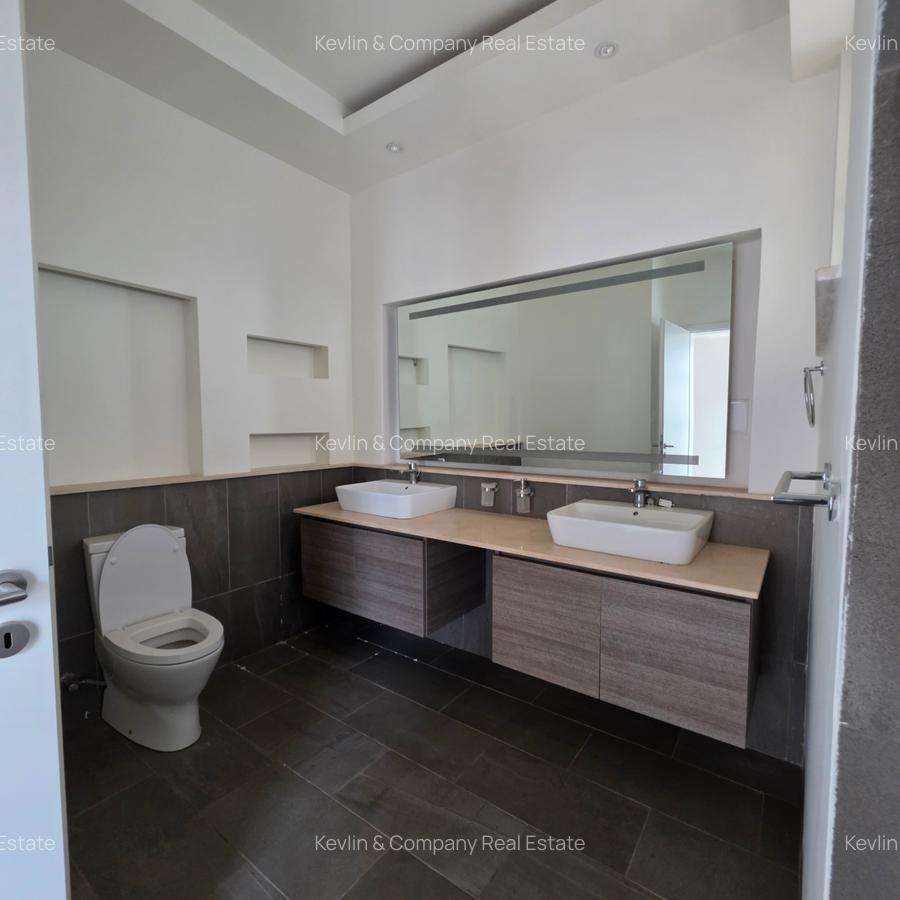 4 Bed Apartment with En Suite in Riverside - 18