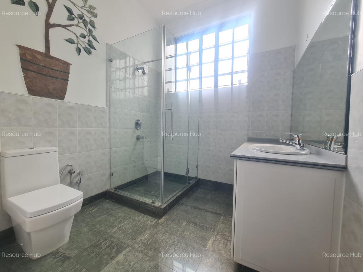 5 Bed House with En Suite at Nyari - 11